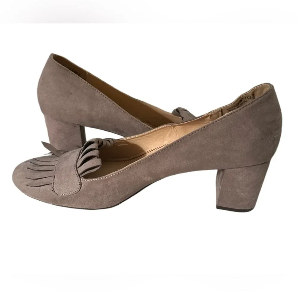 CL Chinese Laundry Anete Women Round Toe Faux Suede Taupe Heels Size 9.5 NEW